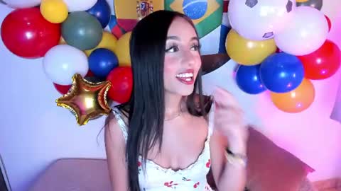 Snapshot of emmarios_qm chatting on June 2026 10:25:01 PM Emma online show from June 2026 10:25:01 PM