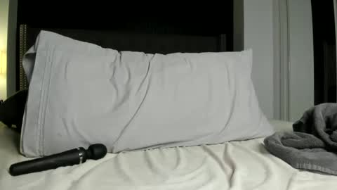 Snapshot of emmarosebvip chatting on December 2024 12:28:01 AM Emma Rose B. online show from December 2024 12:28:01 AM