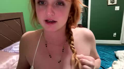 Snapshot of emmarouge20 chatting on March 2026 08:32:02 AM emmarouge20 online show from March 2026 08:32:02 AM