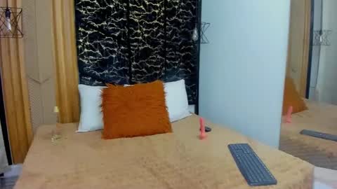 Snapshot of emmarouze chatting on February 2026 03:02:01 PM EmmaRouze online show from February 2026 03:02:01 PM