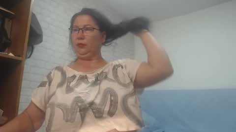 emmasquirt69 online show from November 2025 06:45:01 AM