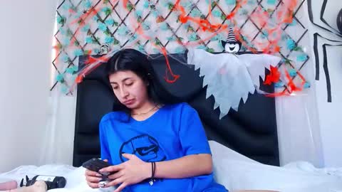 Snapshot of emmawillliams chatting on October 2025 04:08:01 PM Emma online show from October 2025 04:08:01 PM