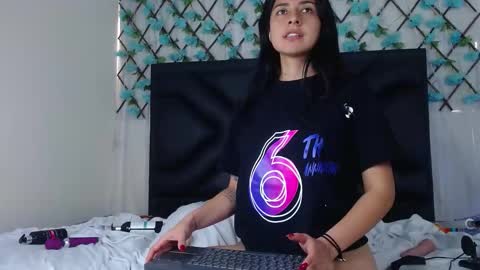 Snapshot of emmawillliams chatting on November 2025 03:35:01 PM Emma online show from November 2025 03:35:01 PM