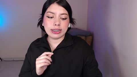 Snapshot of emmi_0 chatting on February 2026 07:23:01 AM Emily Independent model online show from February 2026 07:23:01 AM