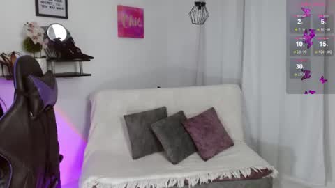 Snapshot of emmi_cam chatting on June 2026 01:10:01 PM Emmi Cam online show from June 2026 01:10:01 PM