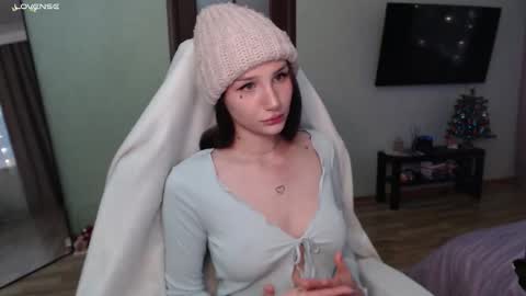 Snapshot of emmiclo chatting on December 2025 06:39:02 AM Emily online show from December 2025 06:39:02 AM