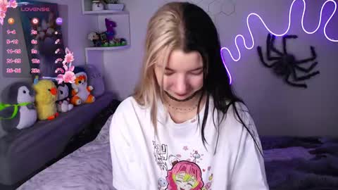 emmie_everly online show from April 2026 07:19:01 PM