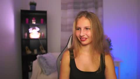Emmie online show from November 2025 07:23:02 PM