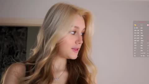 Snapshot of emmiemurray chatting on October 2025 08:13:01 AM Aurora online show from October 2025 08:13:01 AM