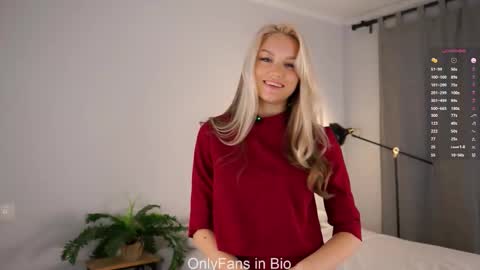 Snapshot of emmiemurray chatting on December 2025 07:17:01 AM Aurora online show from December 2025 07:17:01 AM