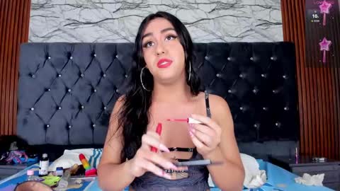 Snapshot of emmiily chatting on December 2024 03:28:02 AM Emely online show from December 2024 03:28:02 AM