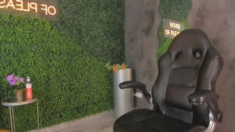 Snapshot of emmiily_z chatting on January 2025 02:00:02 AM Emmiily online show from January 2025 02:00:02 AM