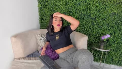 Snapshot of emmiily_z chatting on February 2025 07:35:02 PM Emmiily online show from February 2025 07:35:02 PM