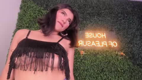 Snapshot of emmiily_z chatting on March 2025 03:35:01 AM Emmiily online show from March 2025 03:35:01 AM