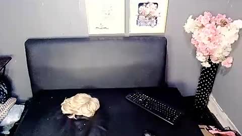 Snapshot of emmybae69 chatting on February 2025 03:36:02 PM emma online show from February 2025 03:36:02 PM