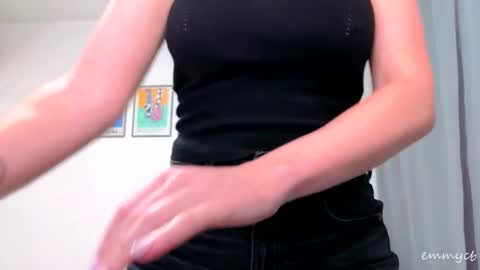 Em online show from September 2025 07:36:02 PM