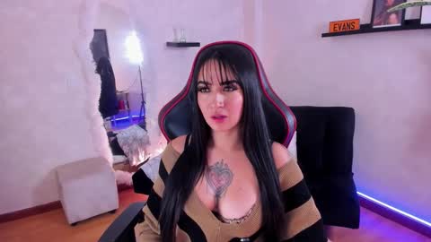 Snapshot of emmyevans1 chatting on January 2026 07:39:01 PM Emmy Evans online show from January 2026 07:39:01 PM