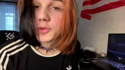 Snapshot of emo_kiss chatting on December 2025 11:14:02 AM Amur online show from December 2025 11:14:02 AM