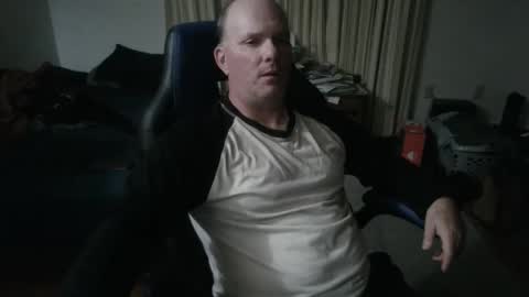 Snapshot of emsguy1 chatting on January 2026 04:06:02 AM Matt online show from January 2026 04:06:02 AM