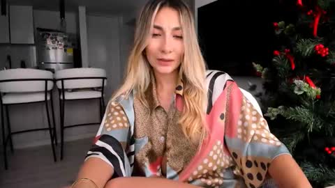 emyconneer online show from December 2024 05:00:01 PM