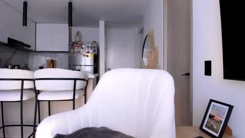 emyconneer online show from January 2025 09:02:01 PM