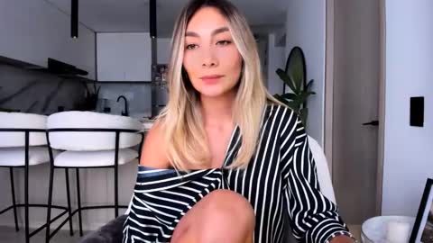 emyconneer online show from February 2025 09:15:01 PM