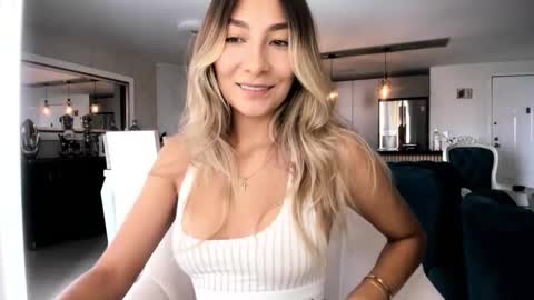 emyconneer online show from January 2026 04:09:01 PM