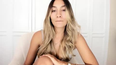 emyconneer online show from January 2026 12:34:02 AM