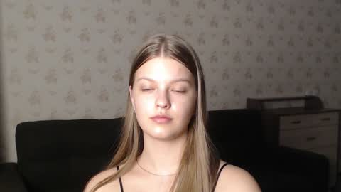 EmySway online show from December 2024 12:30:02 AM