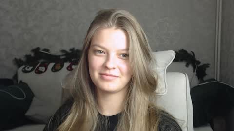 EmySway online show from January 2025 01:38:01 PM