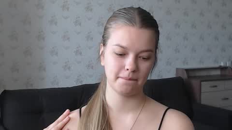 EmySway online show from October 2025 04:12:01 AM