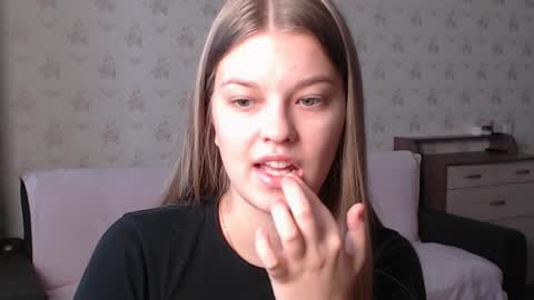 EmySway online show from November 2025 07:18:02 AM