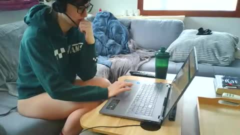 emyxxl online show from February 2026 01:29:02 PM