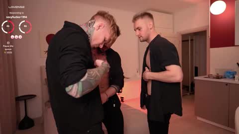 Snapshot of enjohnny chatting on September 2025 03:02:01 PM Johnny online show from September 2025 03:02:01 PM