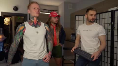 Snapshot of enjohnny chatting on November 2025 03:35:01 PM Johnny online show from November 2025 03:35:01 PM