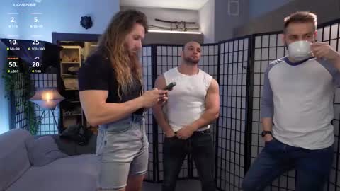 Snapshot of enjohnny chatting on November 2025 04:09:01 PM Johnny online show from November 2025 04:09:01 PM