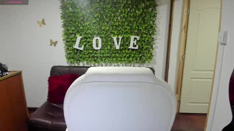 Snapshot of enma_clark chatting on January 2025 04:01:01 AM Enma clark online show from January 2025 04:01:01 AM