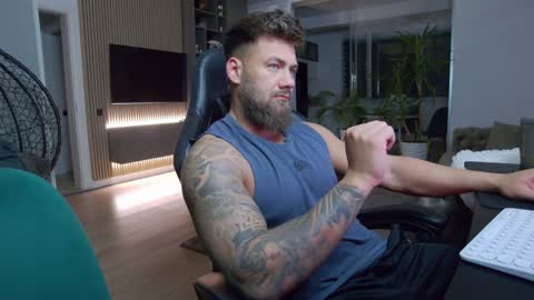 Erik online show from January 2025 06:46:01 PM