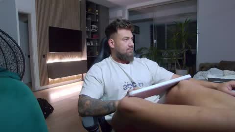 Erik online show from February 2025 07:27:02 PM