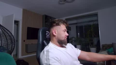 Erik online show from February 2025 07:06:01 PM