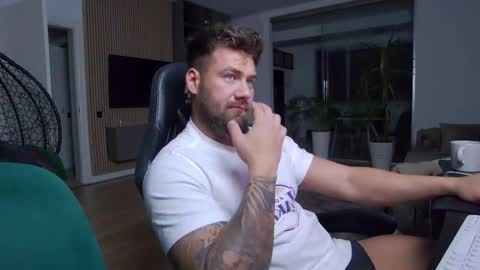 Erik online show from February 2025 07:07:01 PM