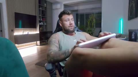 Erik online show from October 2025 06:29:01 PM