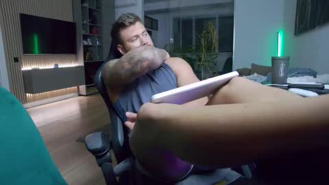 Erik online show from October 2025 04:52:01 PM