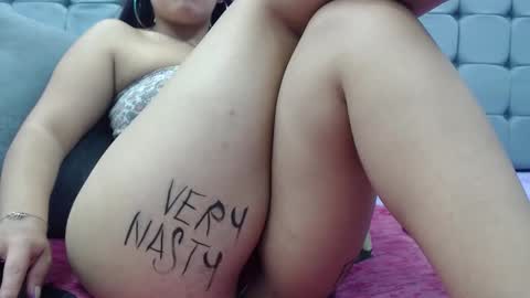 Snapshot of eny_dirty chatting on December 2024 01:38:02 PM Enny Dirty online show from December 2024 01:38:02 PM