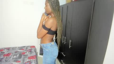 Snapshot of enyelsalas2 chatting on November 2025 07:04:01 PM Angela online show from November 2025 07:04:01 PM