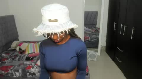 Snapshot of enyelsalas2 chatting on November 2025 01:06:02 AM Angela online show from November 2025 01:06:02 AM