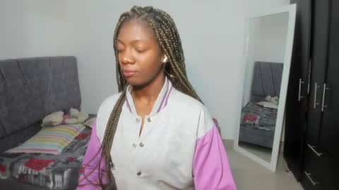 Snapshot of enyelsalas2 chatting on November 2025 03:00:02 PM Angela online show from November 2025 03:00:02 PM