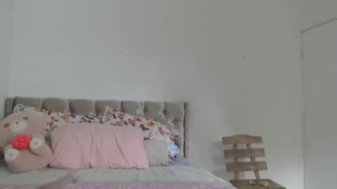 enyer_twin online show from December 2025 06:36:02 PM