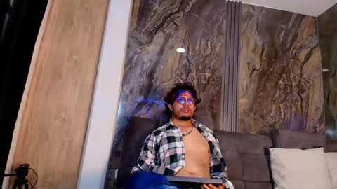 Snapshot of enzodarkwood chatting on December 2025 02:01:01 PM Enzo online show from December 2025 02:01:01 PM