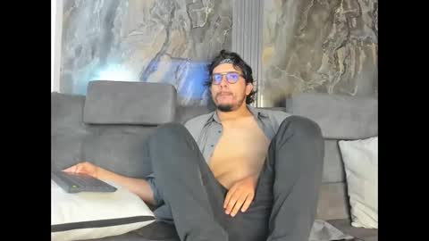 Snapshot of enzodarkwood chatting on December 2025 01:59:02 PM Enzo online show from December 2025 01:59:02 PM